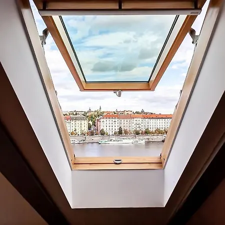 דירה Attic On Waterfront / View / Netflix פראג