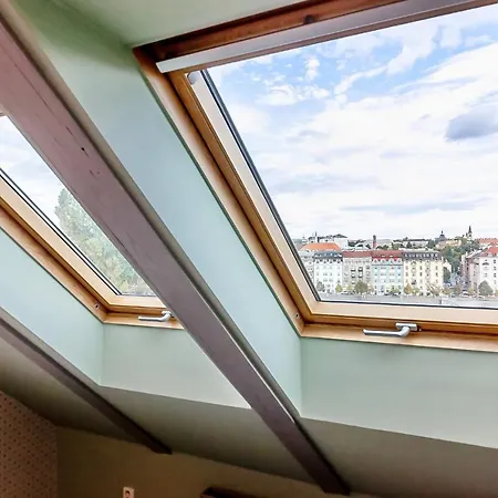 דירה Attic On Waterfront / View / Netflix פראג