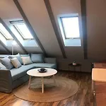 Attic On Waterfront / View / Netflix *