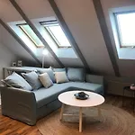Attic On Waterfront / View / Netflix Apartmán
