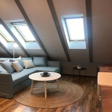 Attic On Waterfront / View / Netflix *