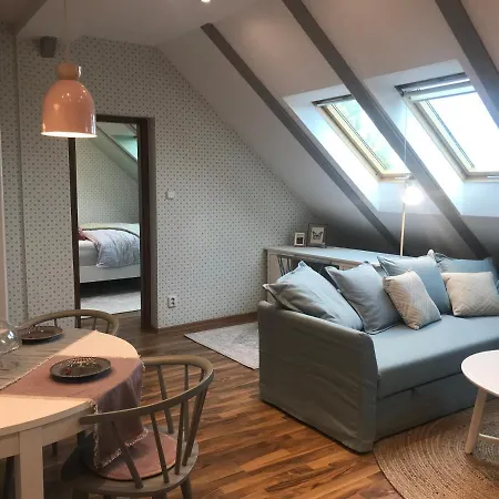 Attic On Waterfront / View / Netflix *