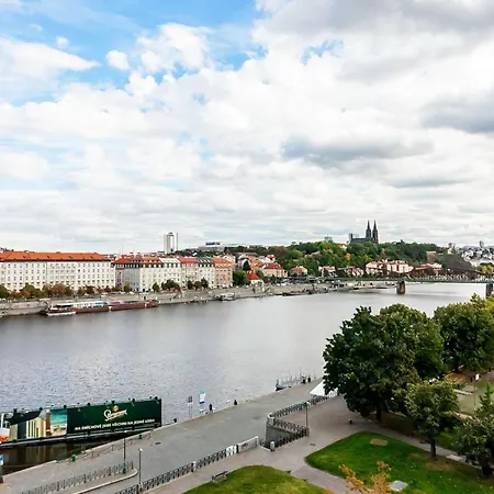 Attic On Waterfront / View / Netflix Apartment *