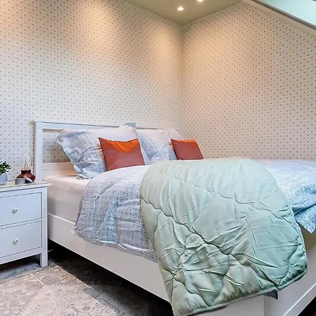 Attic On Waterfront / View / Netflix Apartment *