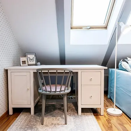 Attic On Waterfront / View / Netflix *