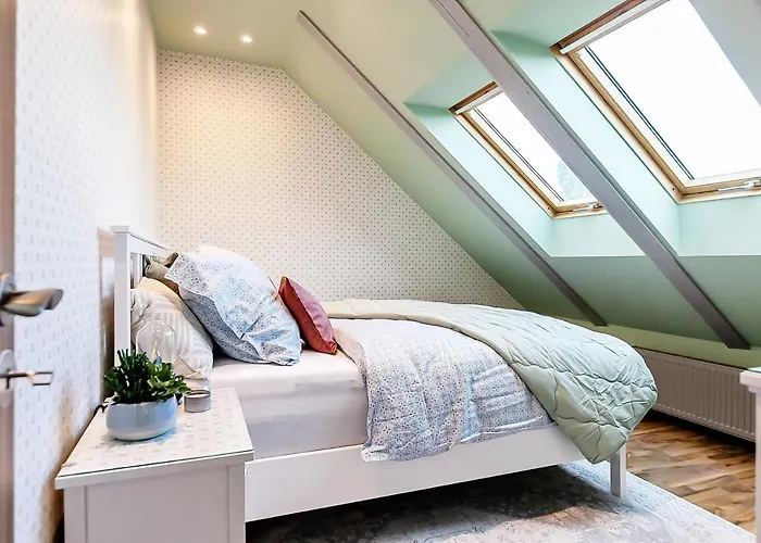 Attic On Waterfront / View / Netflix