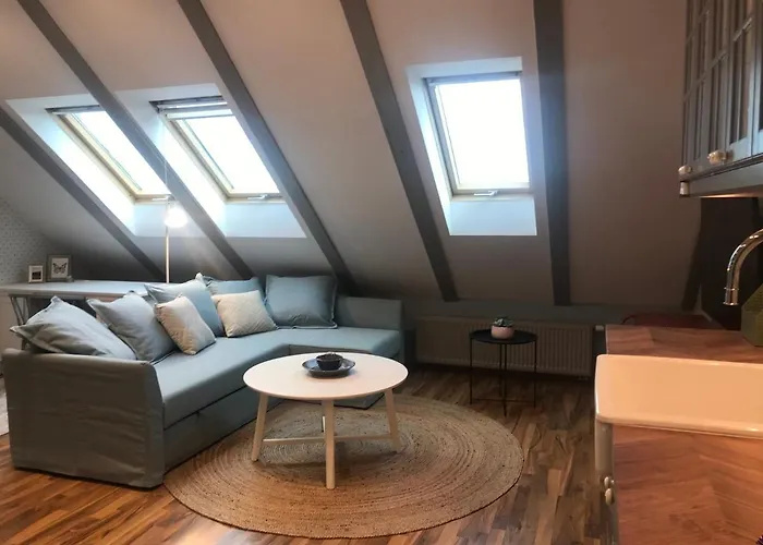 Attic On Waterfront / View / Netflix *