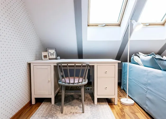 Attic On Waterfront / View / Netflix *