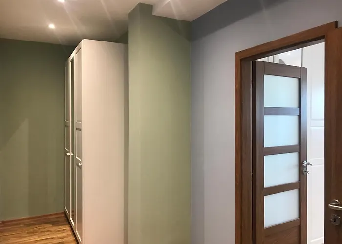 Attic On Waterfront / View / Netflix *