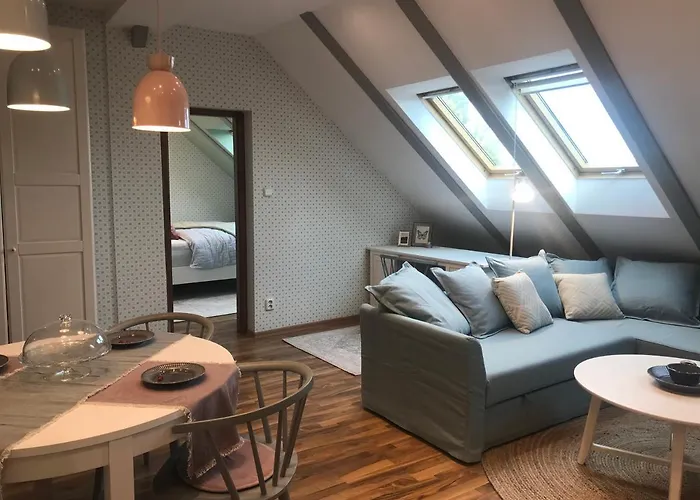 Attic On Waterfront / View / Netflix *