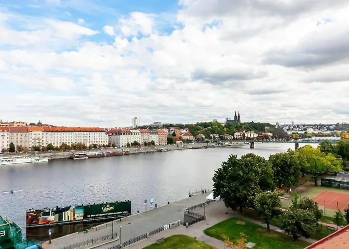 Attic On Waterfront / View / Netflix Apartment *